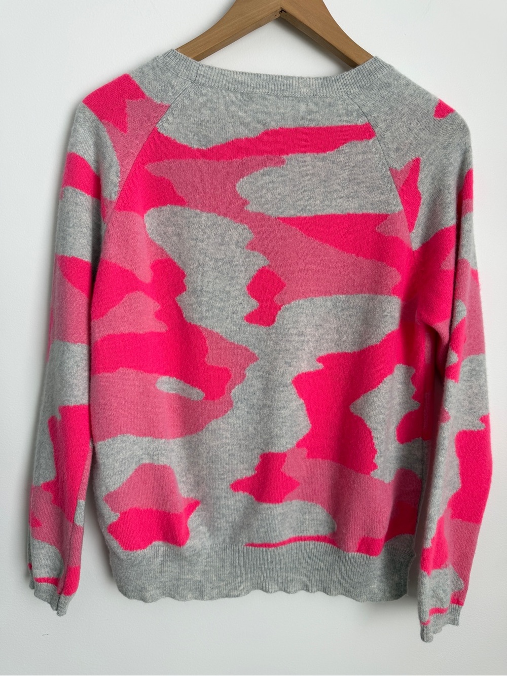 Brodie Cashmere Neon Camo Print Crewneck Sweater Pink Grey Size (S) - Picture 3 of 10